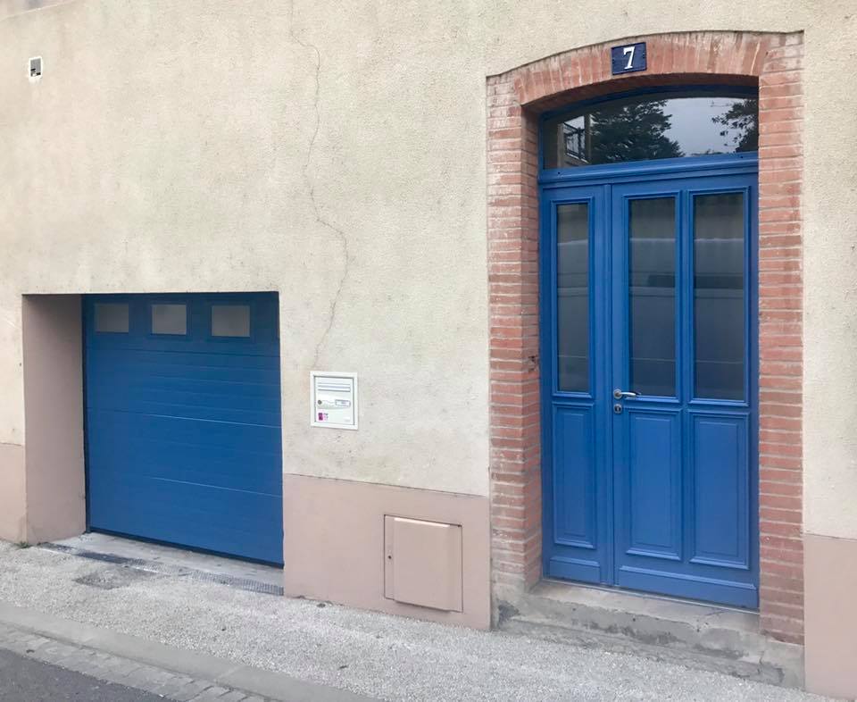 Porte d'entrée et de garage